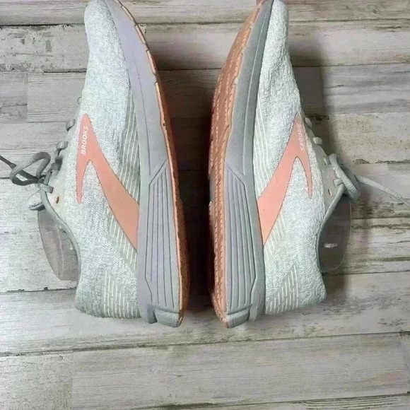 Brooks Signal 3 Womens 11 Running Sneaker White Oyster Tropical Peach Athleisure - Picture 2 of 10